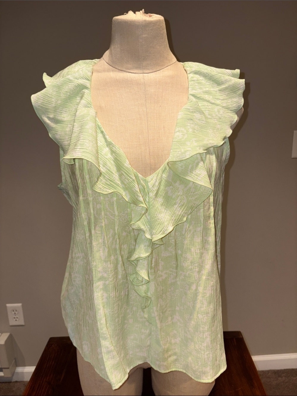 Loft Garden Pleated Ruffle Shell Size S - Picture 3 of 12